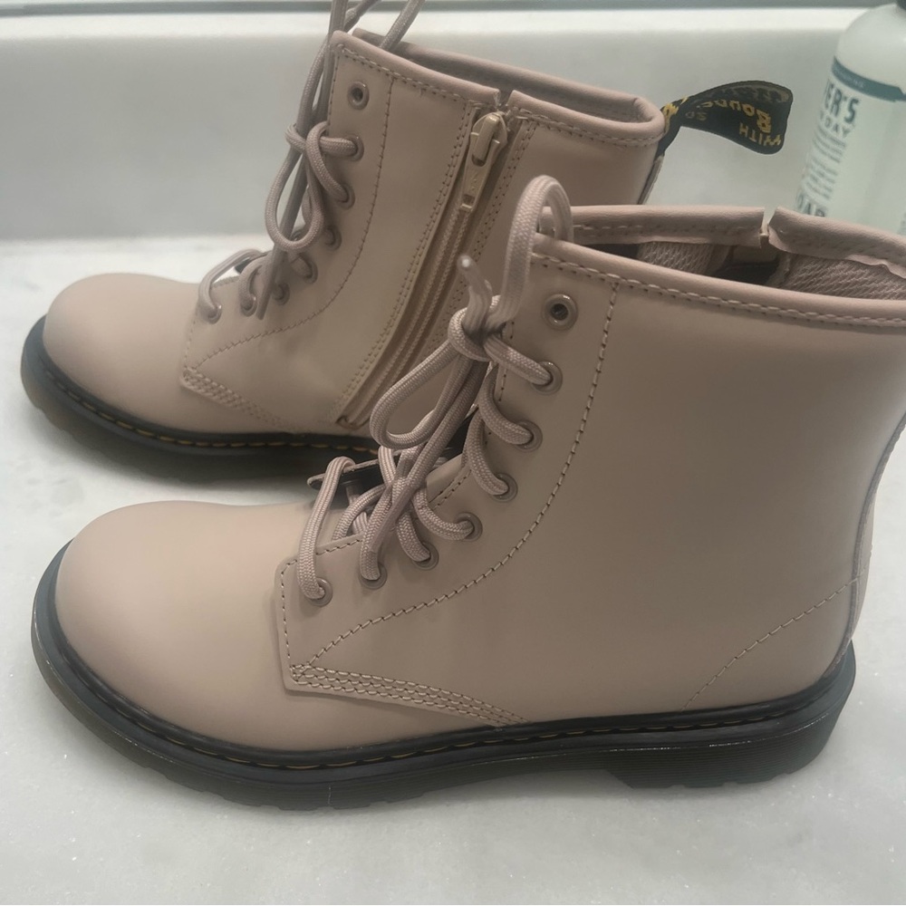 Girls Dr. Martens tan combat boots NWOT